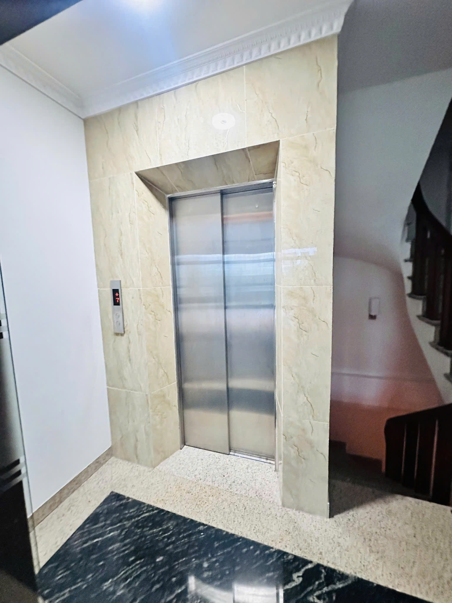 BÁN NHÀ PHÂN LÔ LẠC LONG QUÂN - 55M² x 7T THANG MÁY - GARA 2 Ô TÔ - KINH DOANH - 21.5 TỶ - Ảnh 2